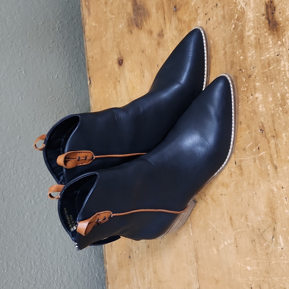 Black cowboy booties sz 8